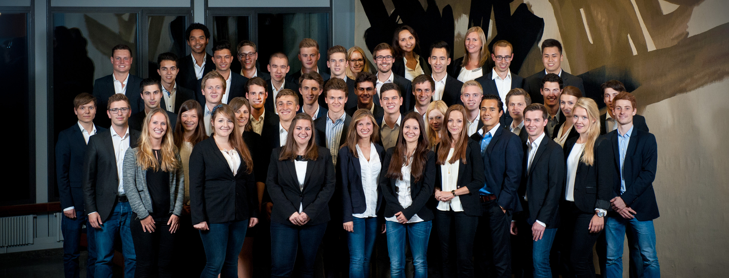 17 cl young business women team