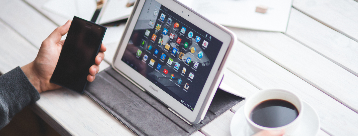 Mann kaffee apps laptop