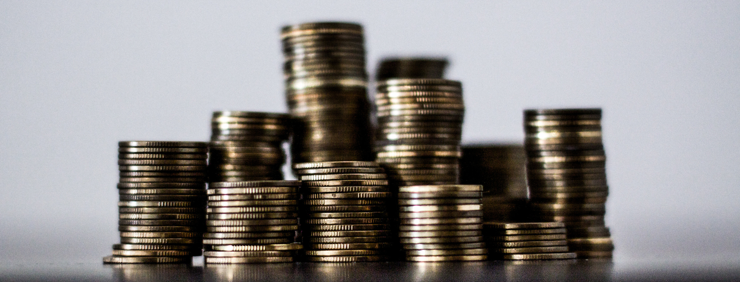 Geld muenzen stapel gehalt lohn salaer finance