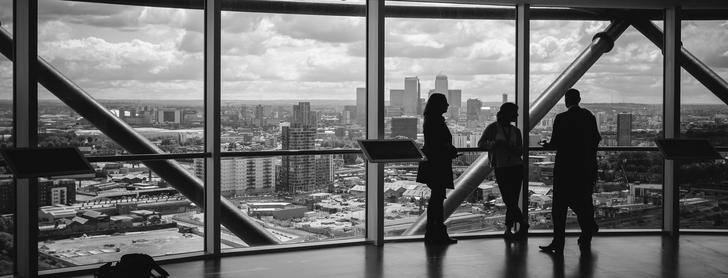 Leuten in meeting mit aussicht meeting f r einsteiger