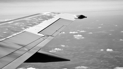 Middle flugzeug in luft abenteuer auslandserfahrung