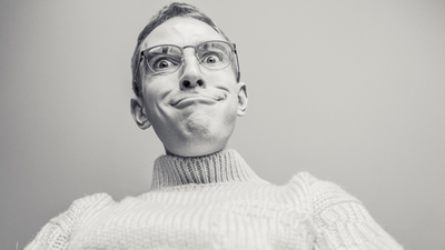 Middle nerd mann schwarz weiss brille