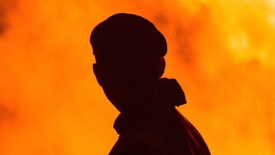 Middle man fire leader