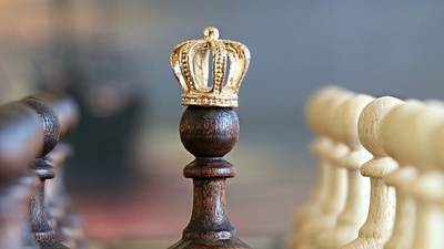 Middle king at chess