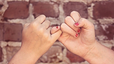 Middle promise with two hands