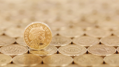Middle gold coin