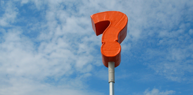 Big rotes fragezeichen vor himmel mit wolken 5 lieblingsfragen von ceos bewerbungsgespr ch