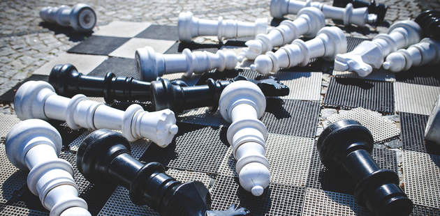 Big liegende umgefallene schachfiguren warum du keinen erfolg hast