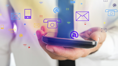 Middle e mail businessmann smartphone