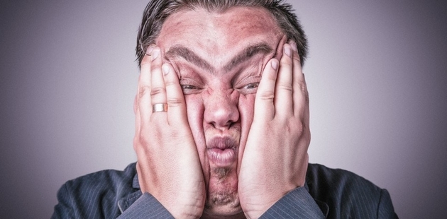 Big mann grimasse vorstellungsgespraech personaler unbeliebt