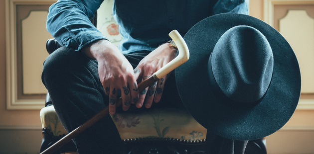 Big sitzender mann hut gehstock tattoos was erfolgreich menschen nicht sagen