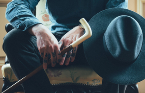 Small sitzender mann hut gehstock tattoos was erfolgreich menschen nicht sagen