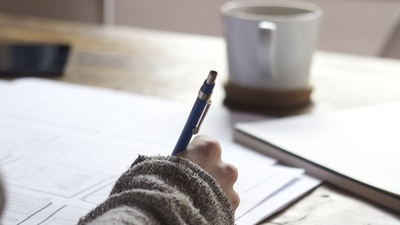 Middle holztisch schreiben beweisen im job