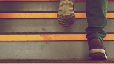 Middle beine schuhe treppe hoch erfolg
