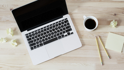 Middle laptop auf tische to do list