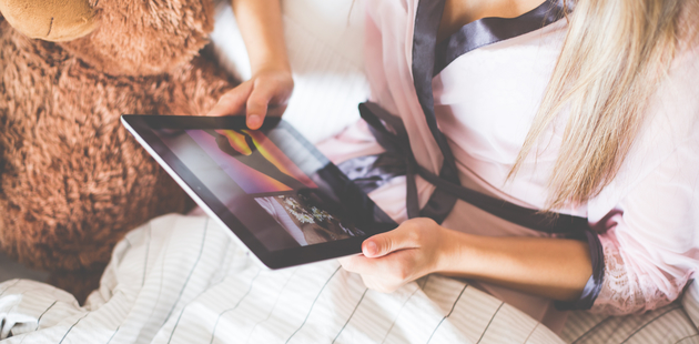 Big frau in bett   traum der selbstandigkeit