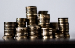 Small geld kontant interesseriert am stellen