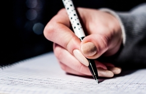 Small kugelschreiber hand und schrift