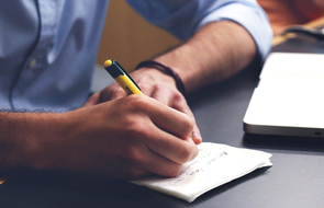 Small man und schrift haben sie noch fragen
