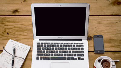 Middle laptop  kaffee und notebook   tipps f r beste motivationsschreiben