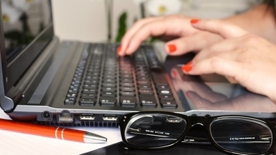 Middle person woman desk laptop 1