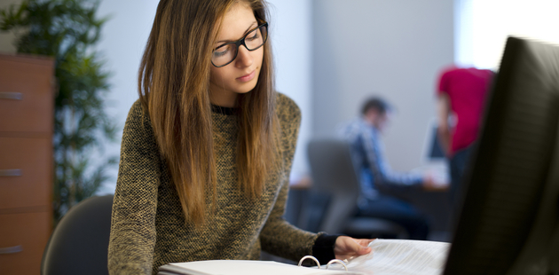 Big praktikant frau b ro arbeitsplatz