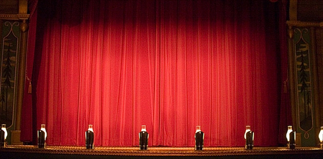 Big buehne roter vorhang erwartung arbeitgeber preview
